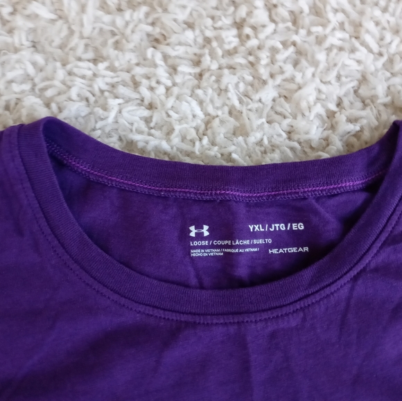 Under Armour Crop Top (girls size) - Picture 2 of 4